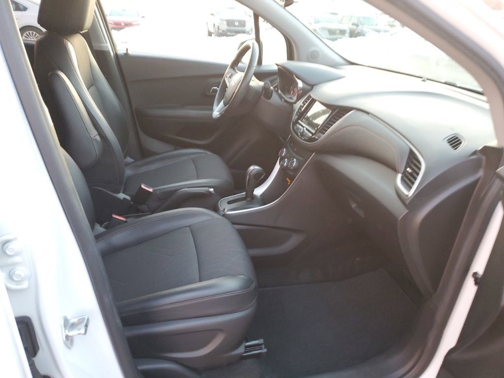 Used 2019 Chevrolet Trax LT w/ LT Convenience Package image 32