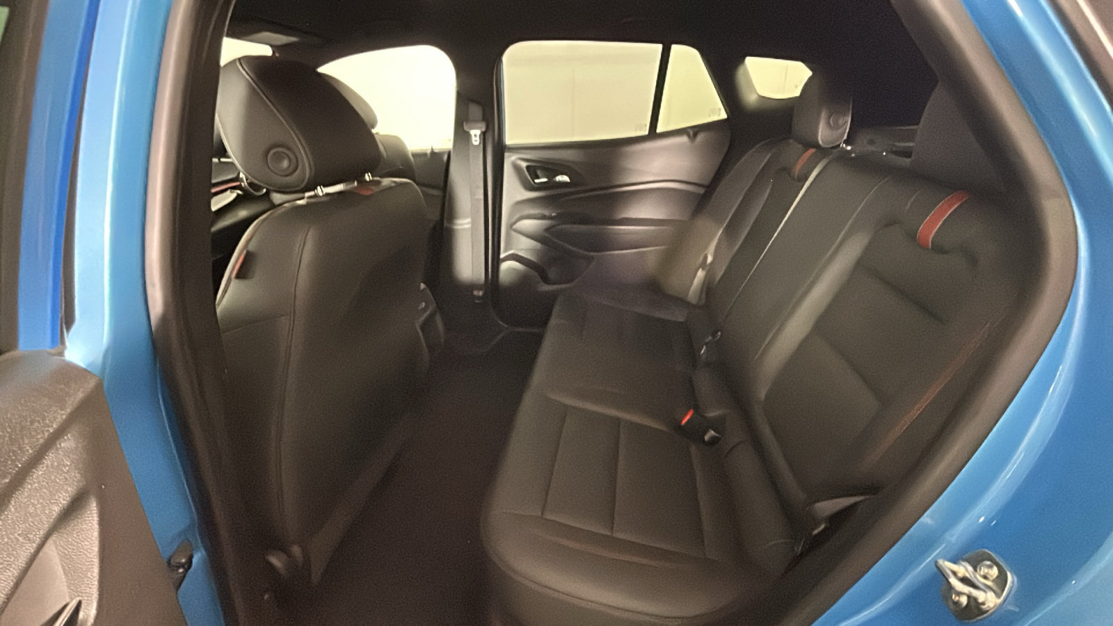 Used 2025 Chevrolet Trax RS FWD image 32
