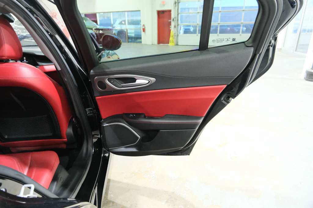 Used 2018 Alfa Romeo Giulia Ti w/ Nero Edizione RWD image 24