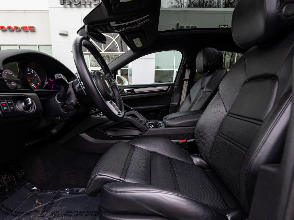 Used 2023 Porsche Cayenne Platinum Edition AWD/4WD image 29
