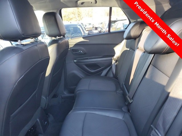 Used 2022 Chevrolet Trax LT w/ LT Convenience Package image 19