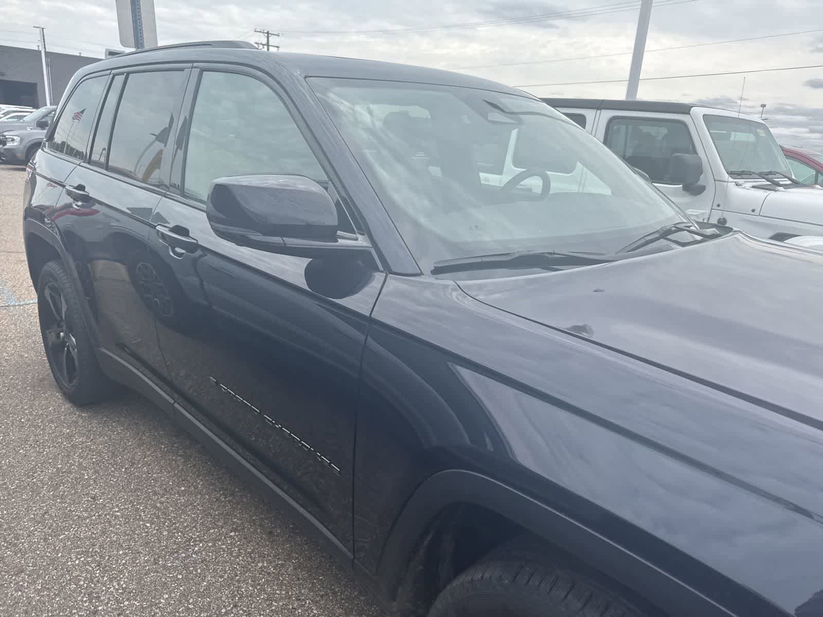 Used 2024 Jeep Grand Cherokee Limited w/ Luxury Tech Group II AWD/4WD image 8