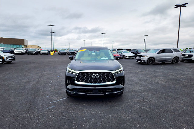 Used 2022 INFINITI QX60 Luxe w/ Cargo Package AWD/4WD image 2