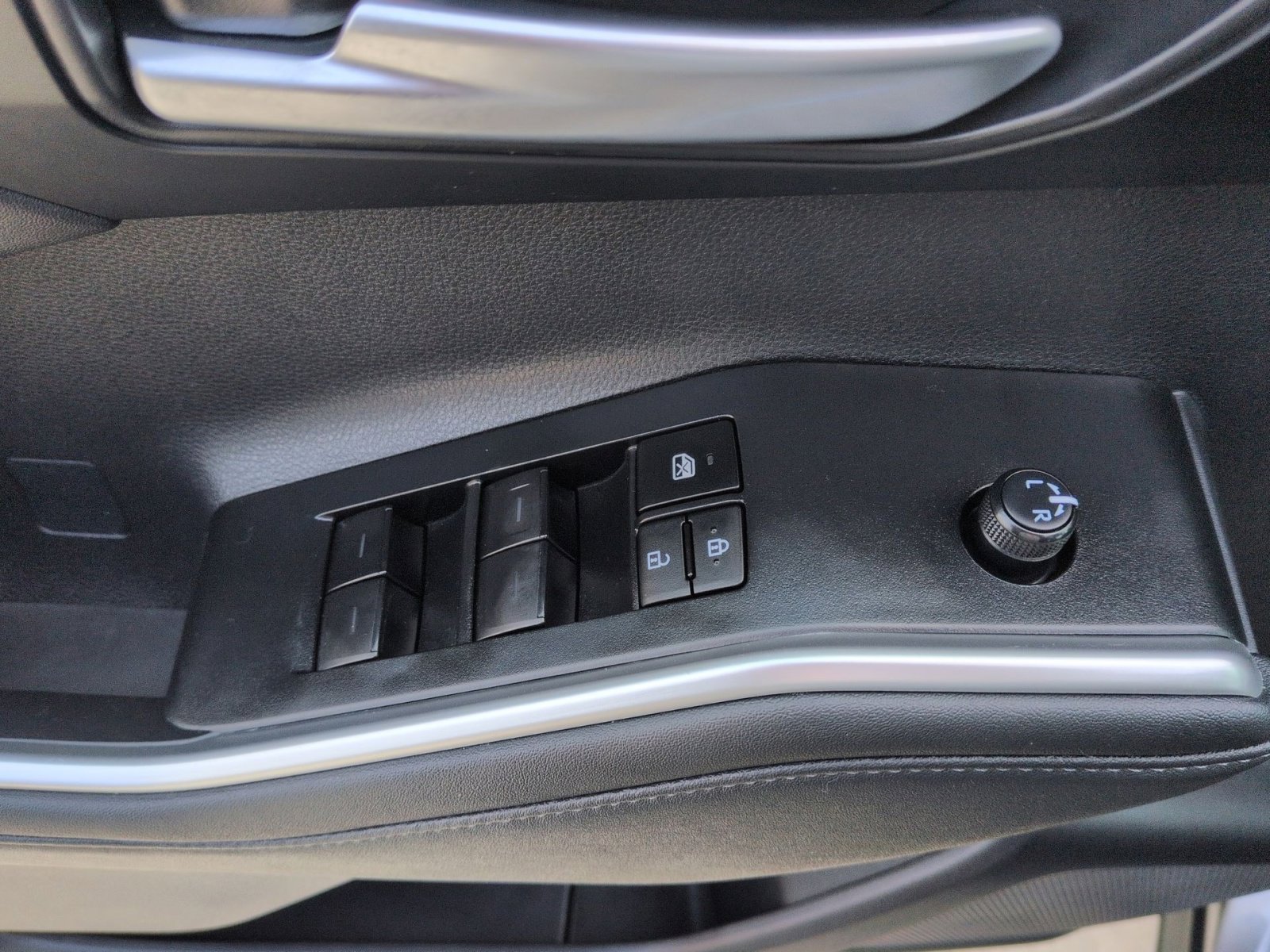 Used 2024 Toyota Highlander LE image 15