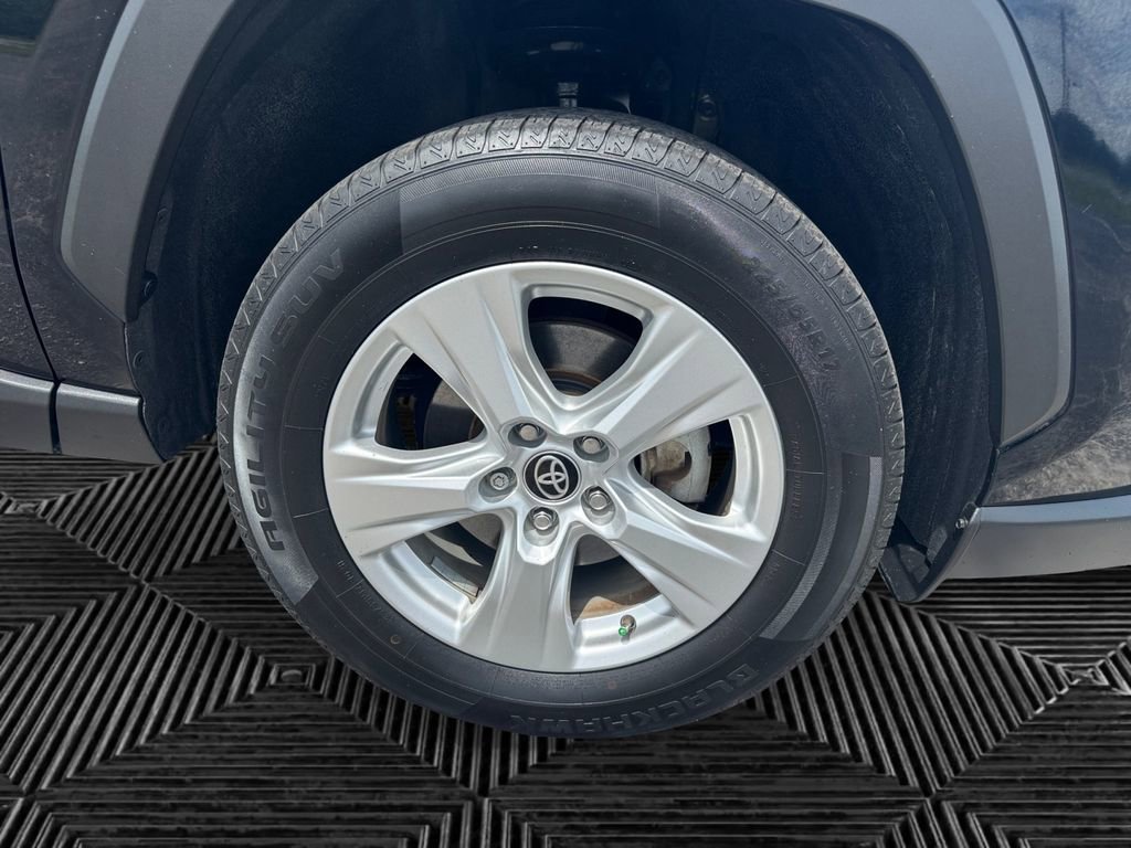 Used 2021 Toyota RAV4 XLE image 14
