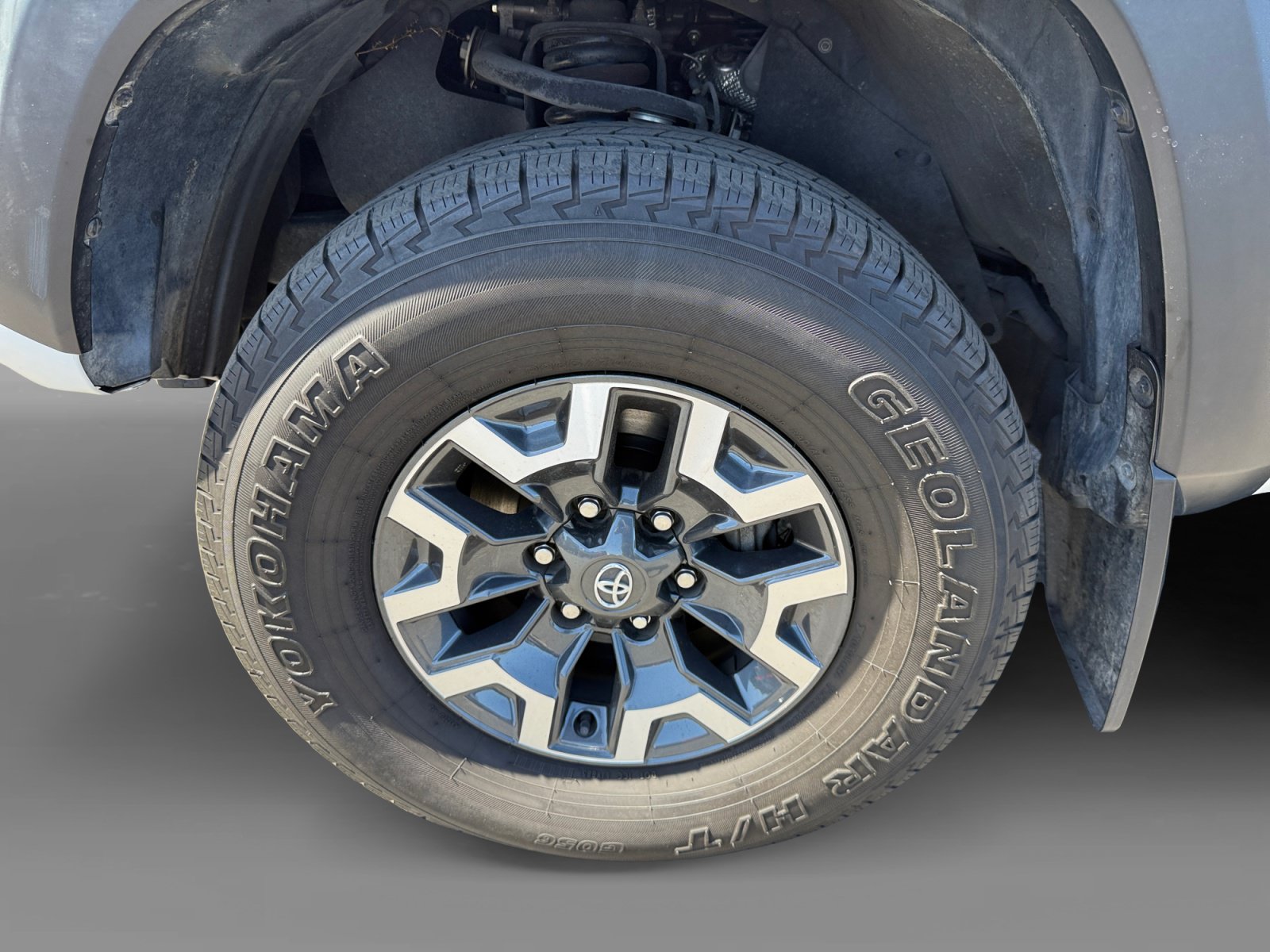 Used 2022 Toyota Tacoma TRD Off-Road w/ TRD Premium Off Road Package AWD/4WD image 9