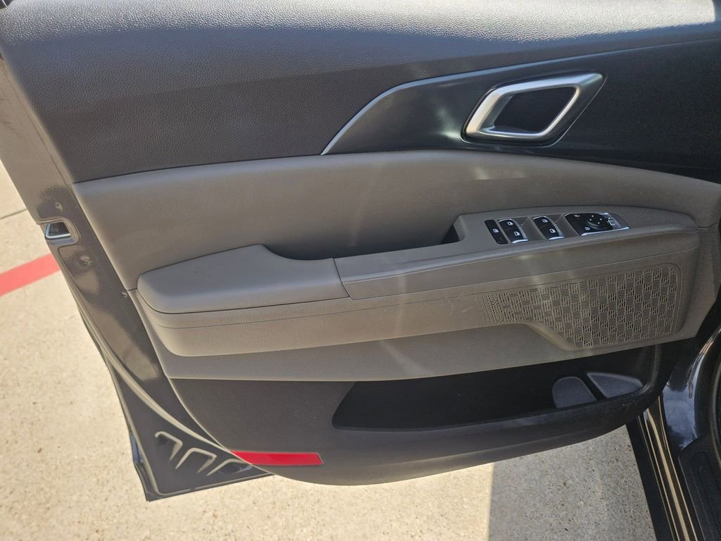 Used 2025 Kia Carnival image 14