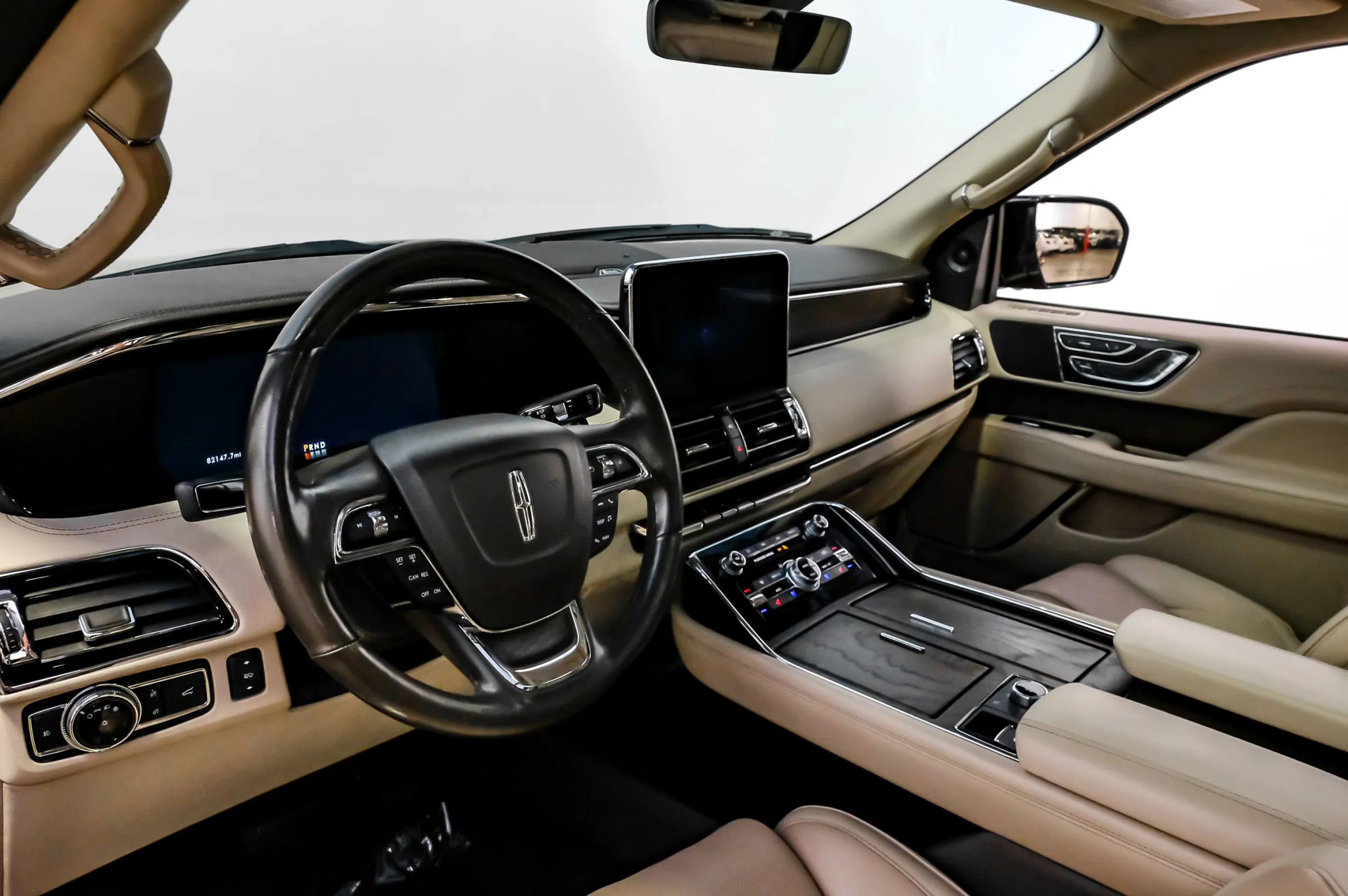 Used 2019 Lincoln Navigator Select image 9