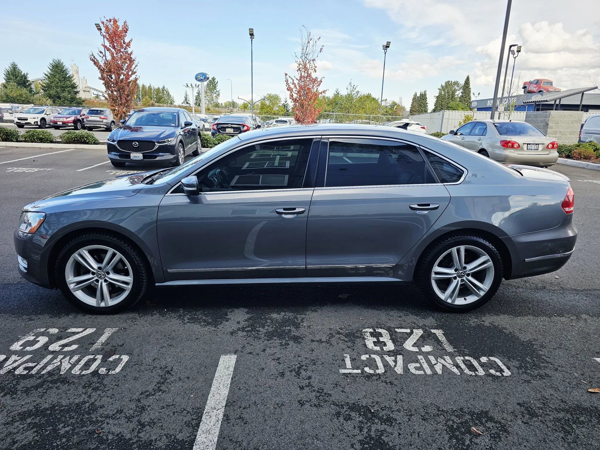 Used 2014 Volkswagen Passat TDI SEL Premium image 2