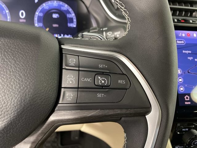 Used 2025 Jeep Grand Cherokee Limited w/ Luxury Tech Group II AWD/4WD image 19