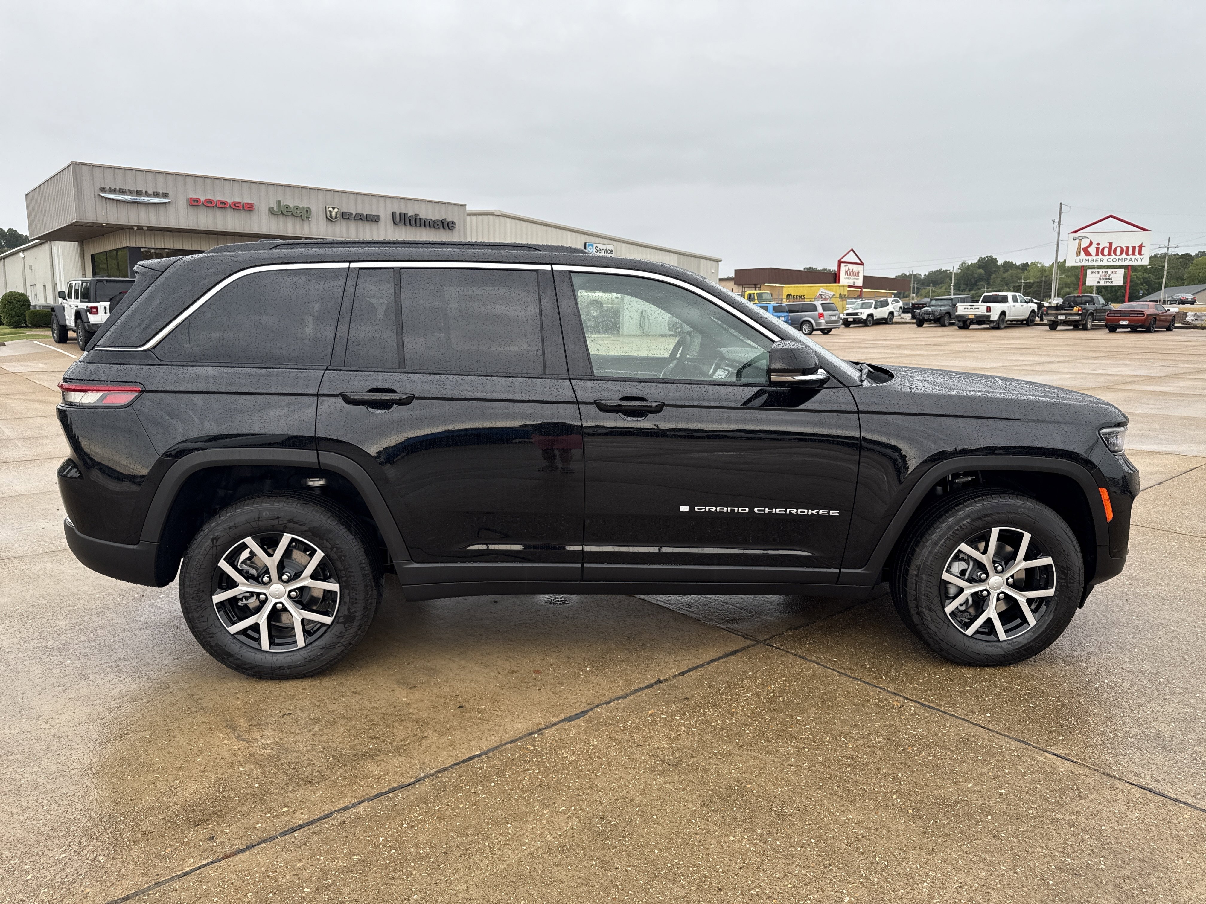 New 2025 Jeep Grand Cherokee Limited w/ Luxury Tech Group II image 10