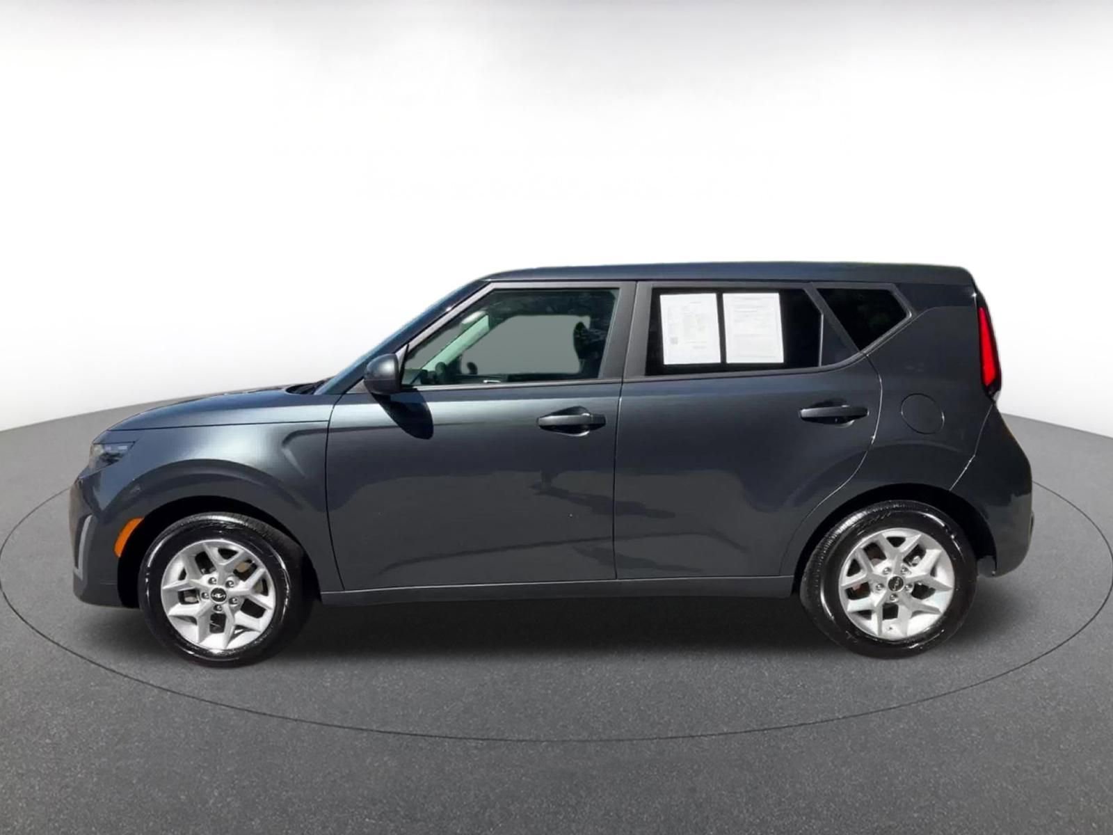 Used 2025 Kia Soul LX w/ LX Technology Package FWD image 9