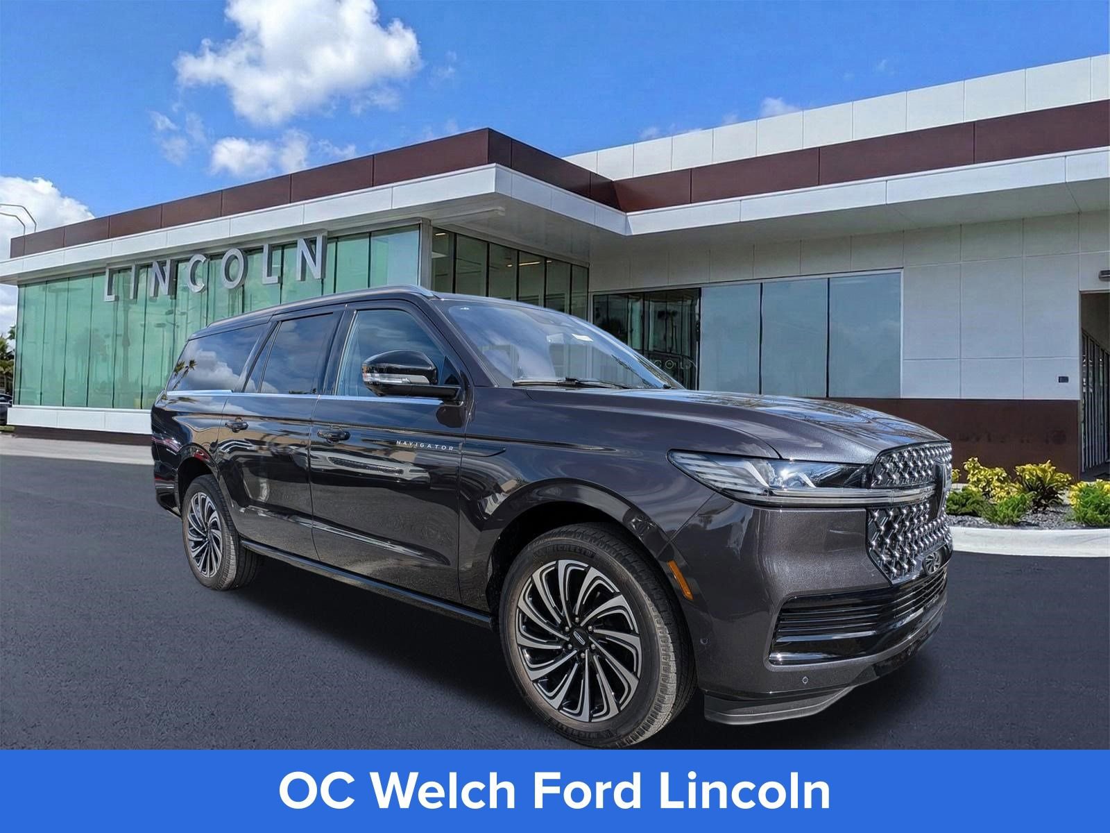 Certified 2025 Lincoln Navigator L Black Label AWD/4WD image 3