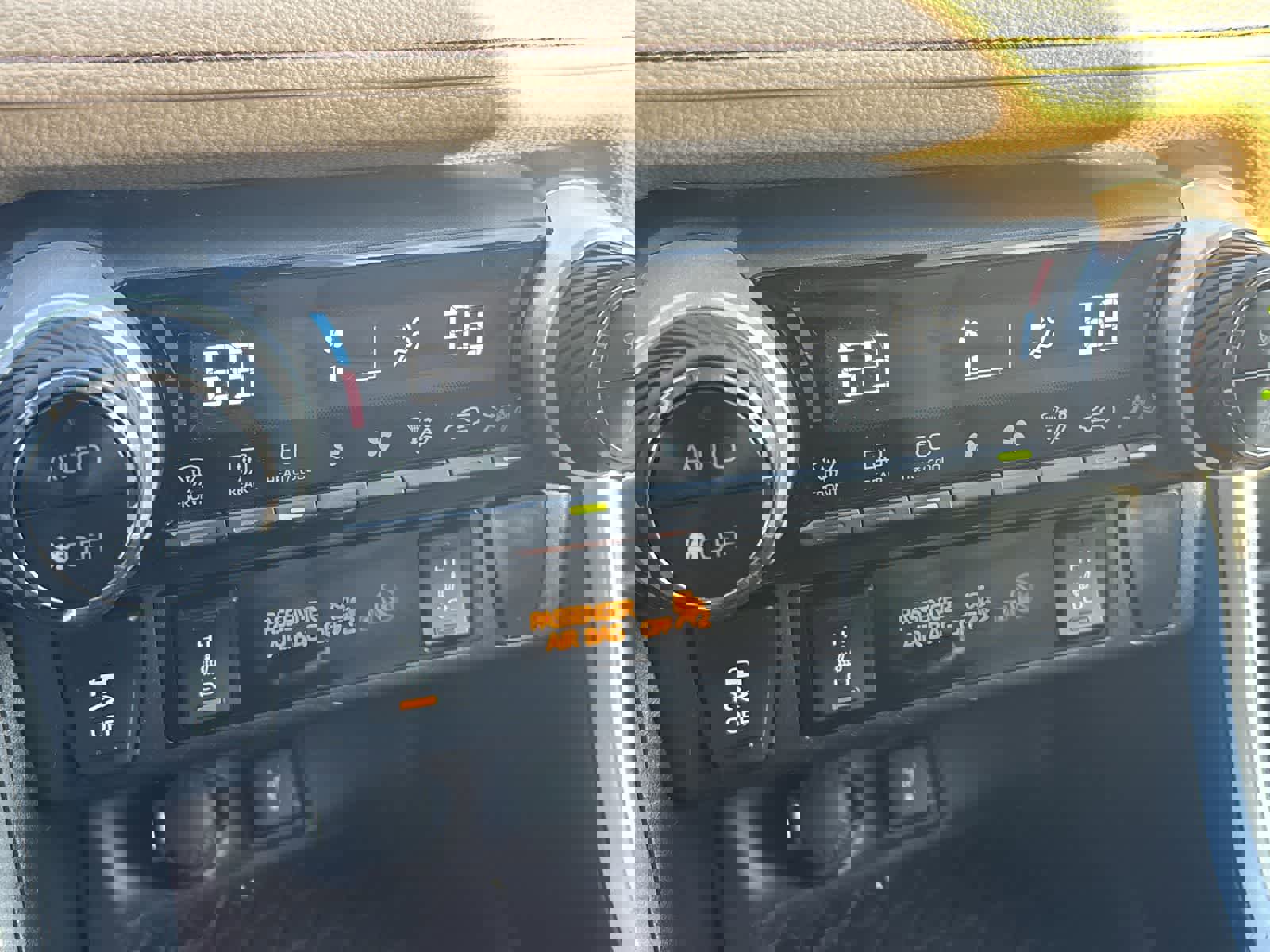 Used 2020 Toyota RAV4 Limited image 23