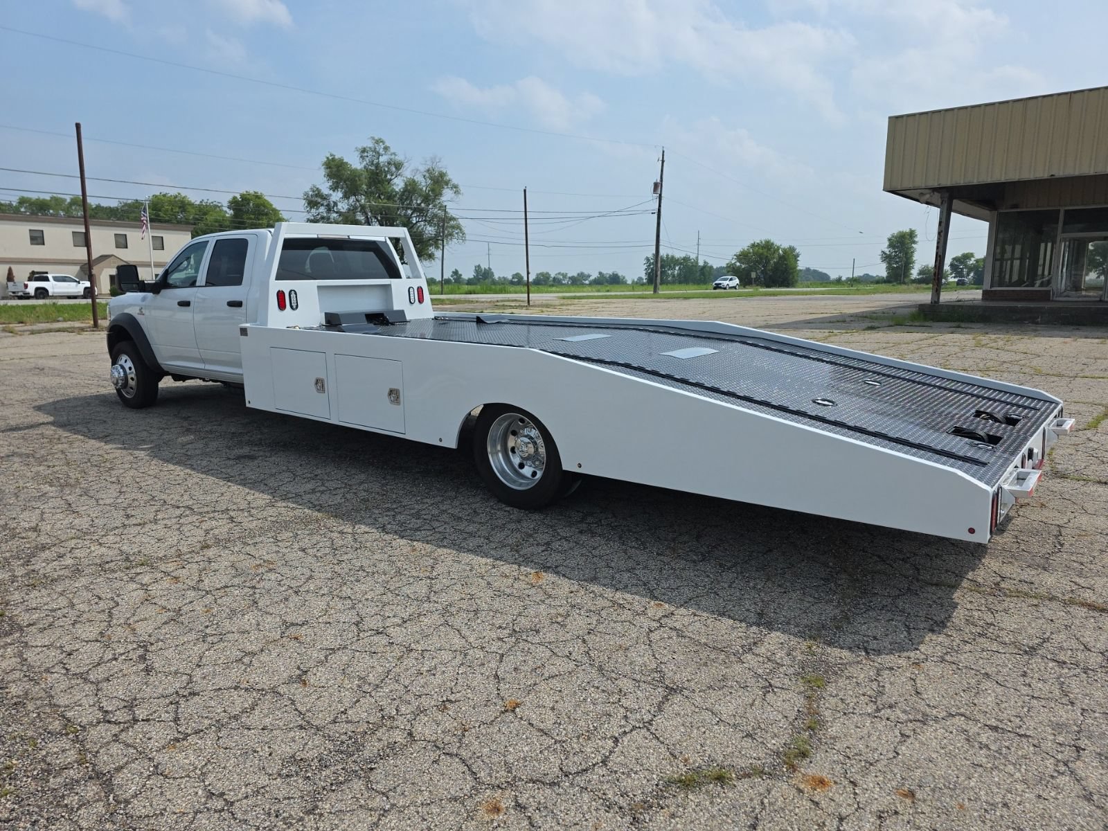 Used 2024 RAM 4500 Tradesman w/ Chrome Appearance Group RWD image 5