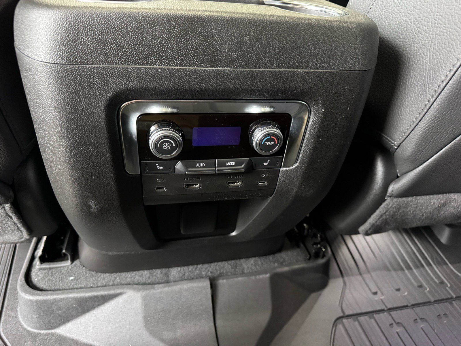 New 2026 GMC Yukon XL Denali w/ Denali Reserve Package image 15