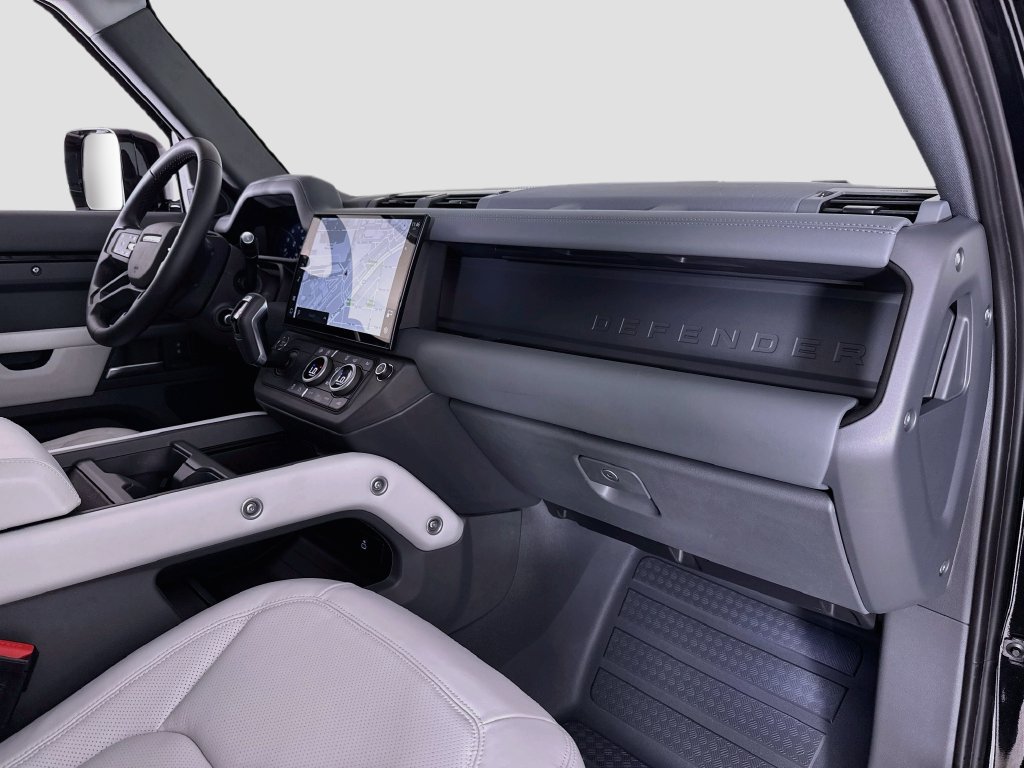 Used 2026 Land Rover Defender 110 X-Dynamic SE AWD/4WD image 13