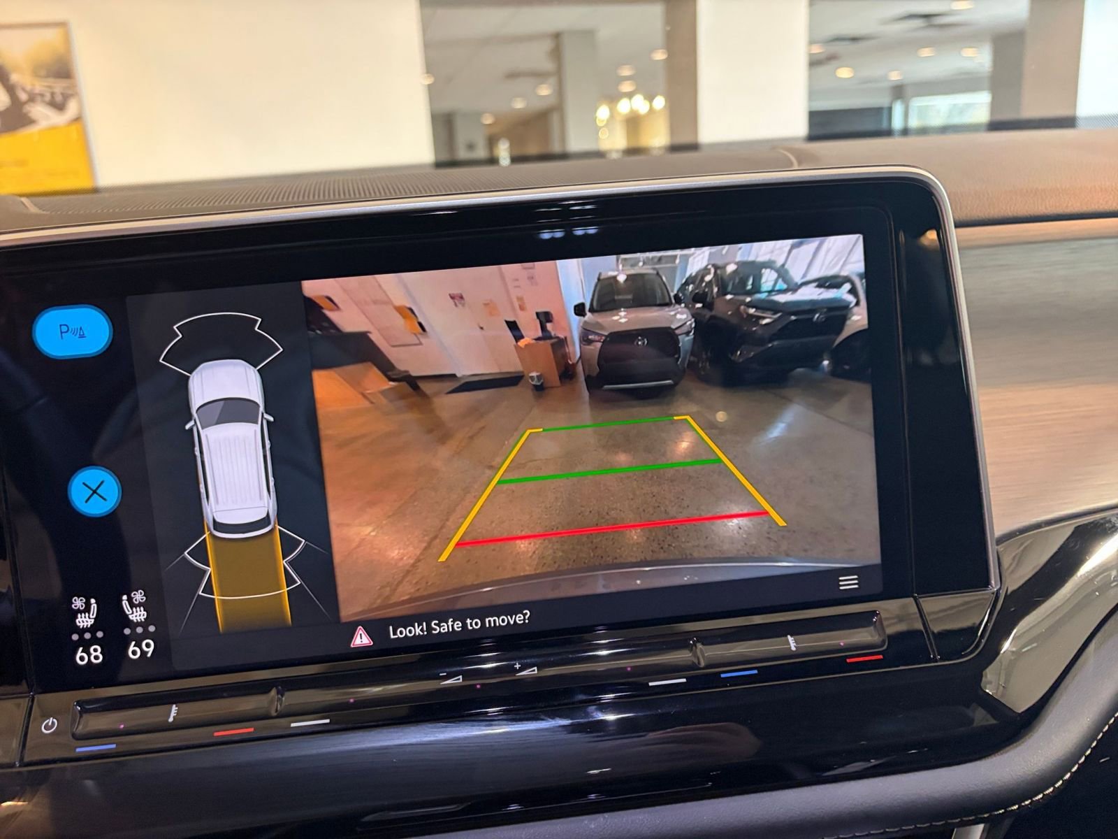 Used 2025 Volkswagen Atlas Cross Sport SE image 18