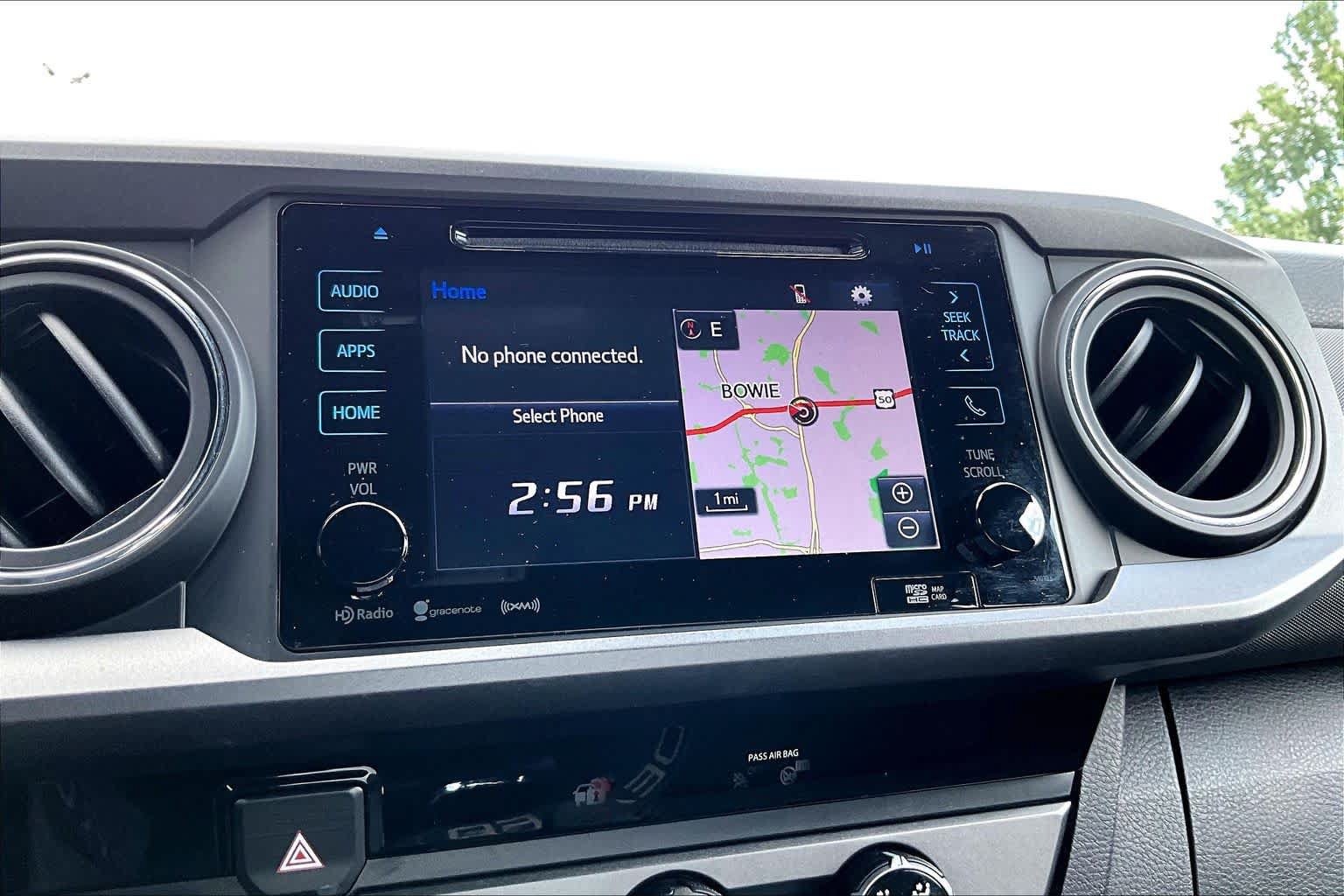 Used 2018 Toyota Tacoma TRD Off-Road w/ Technology Package AWD/4WD image 33