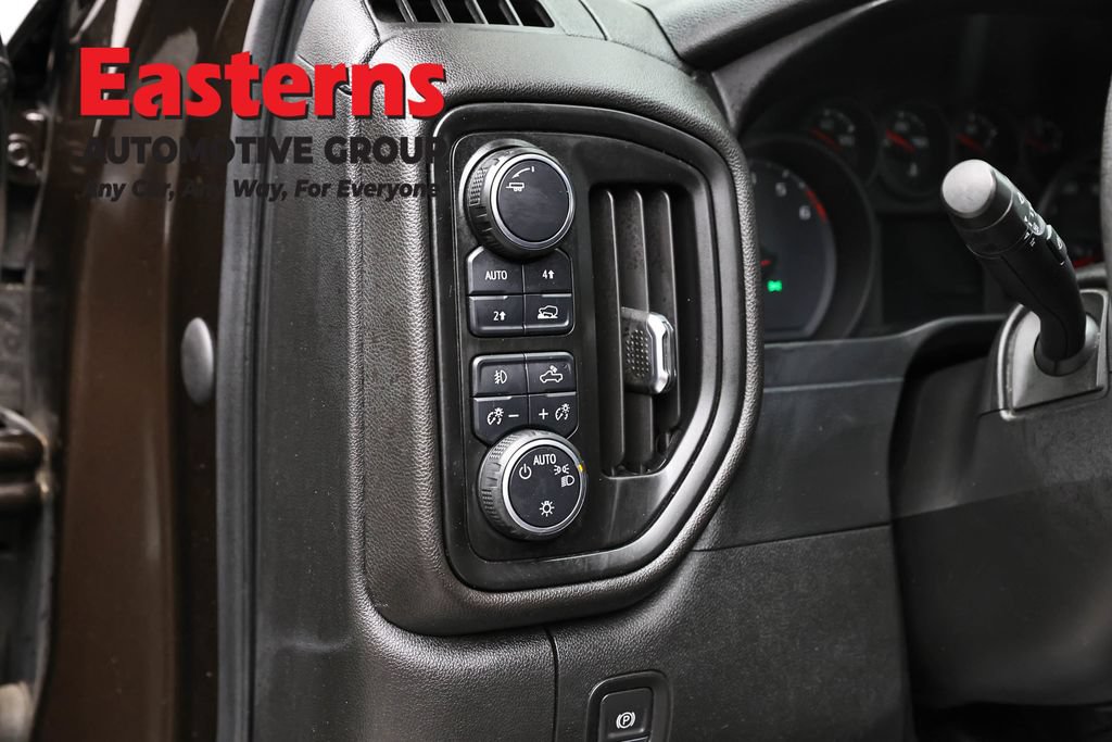 Used 2020 Chevrolet Silverado 1500 Custom w/ Custom Value Package AWD/4WD image 12