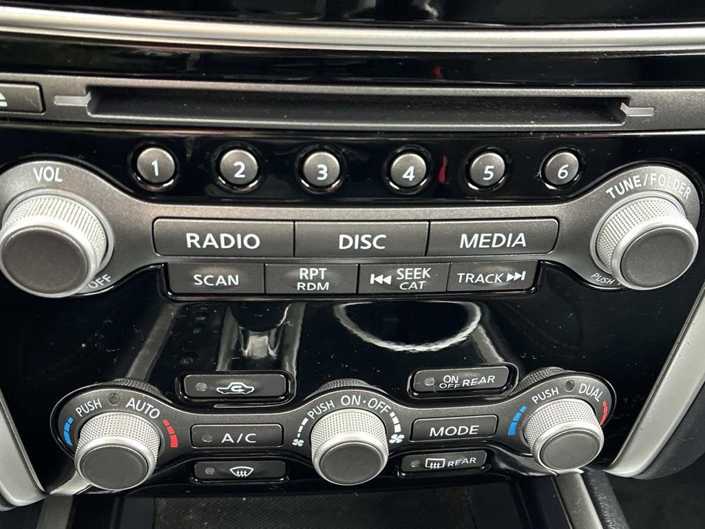 Used 2018 Nissan Pathfinder S image 32