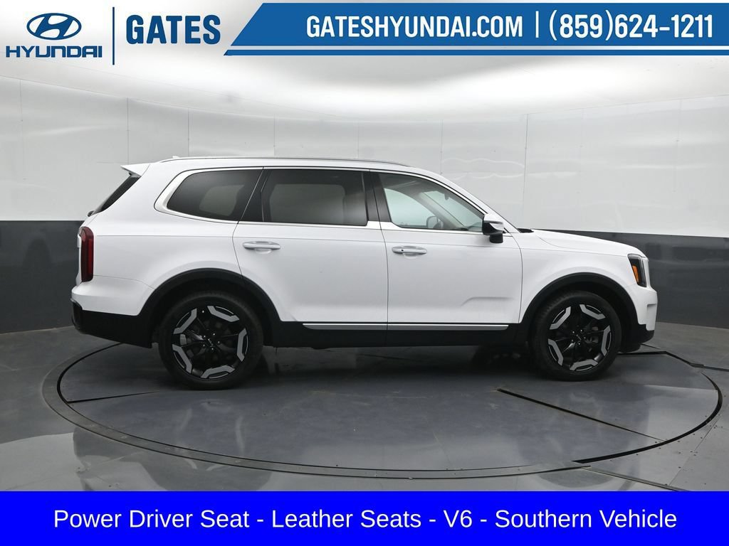 Used 2024 Kia Telluride S w/ S Sunroof Package FWD image 3