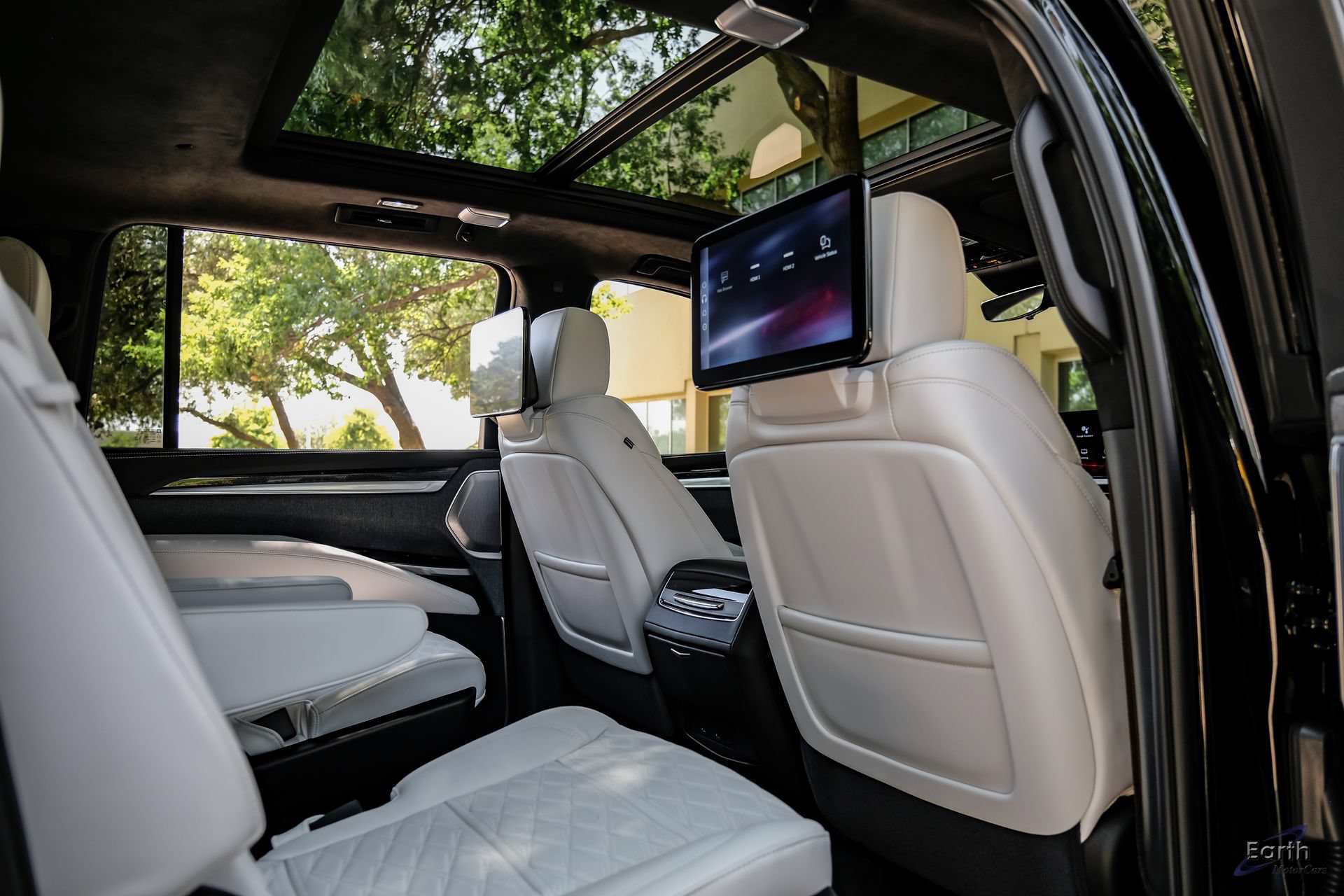 Used 2026 Cadillac Escalade ESV V w/ LPO, ONYX Package AWD/4WD image 81