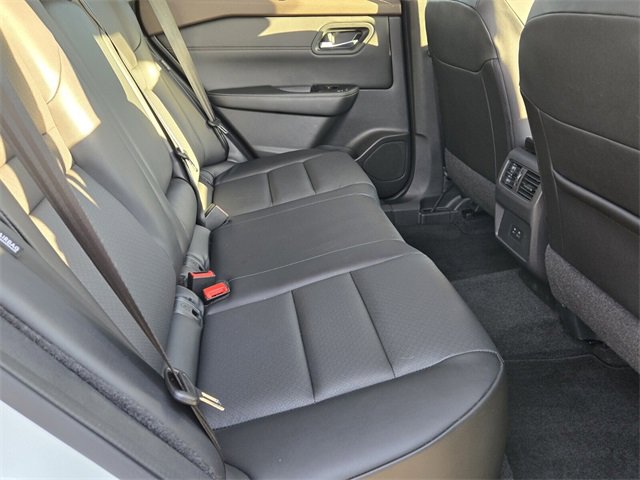 Used 2023 Nissan Rogue SV w/ SV Premium B Package image 15