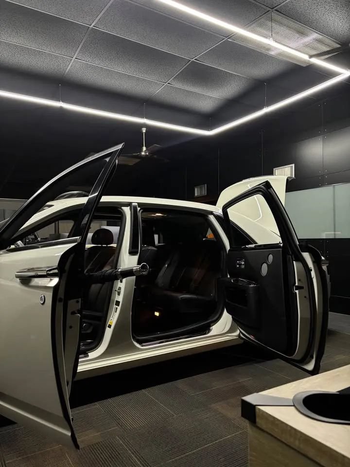 Used 2012 Rolls-Royce Ghost Extended Wheelbase RWD image 9