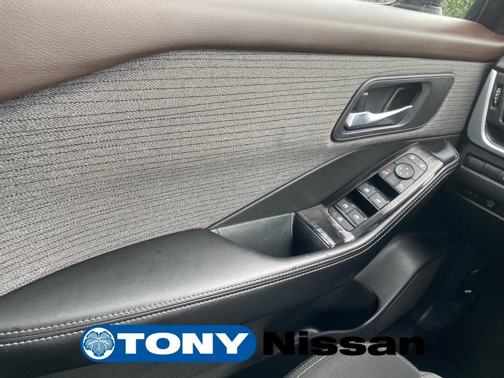 Used 2023 Nissan Rogue SV FWD image 13