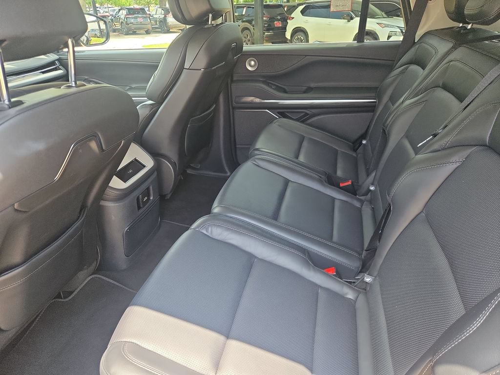 Used 2026 Lincoln Navigator Reserve AWD/4WD image 16