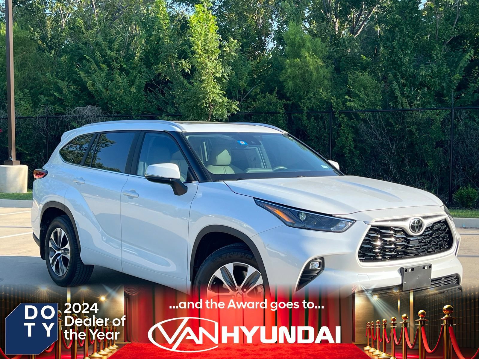 Used 2023 Toyota Highlander XLE FWD image 1