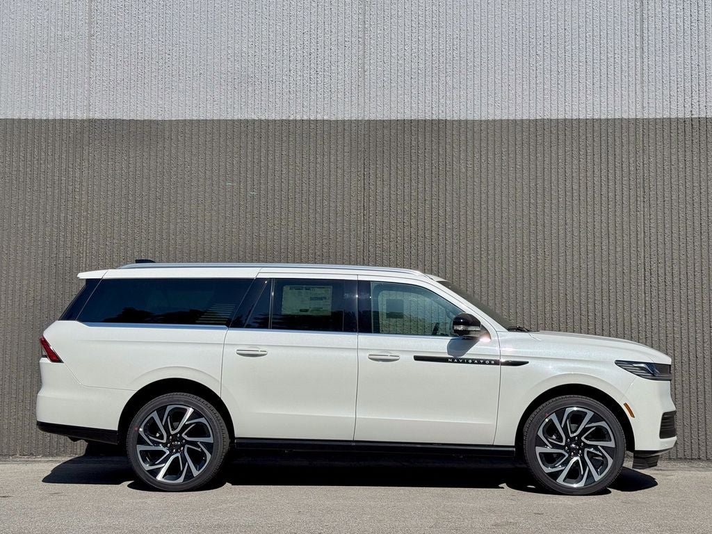 New 2026 Lincoln Navigator L Black Label AWD/4WD image 7