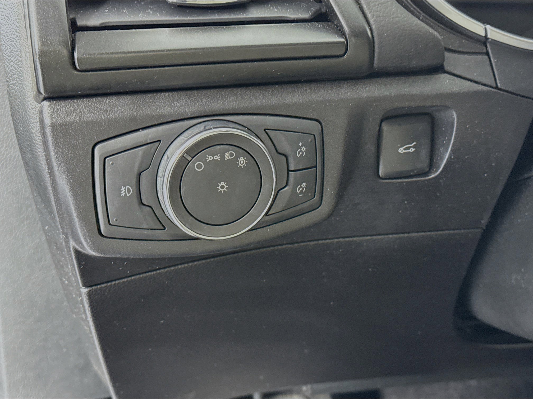 Used 2017 Ford Fusion Titanium FWD image 10