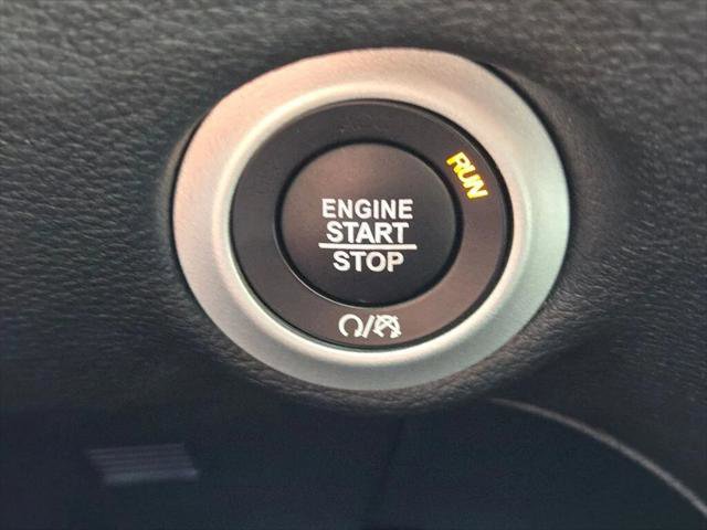 Certified 2025 Chrysler Pacifica Premium image 30