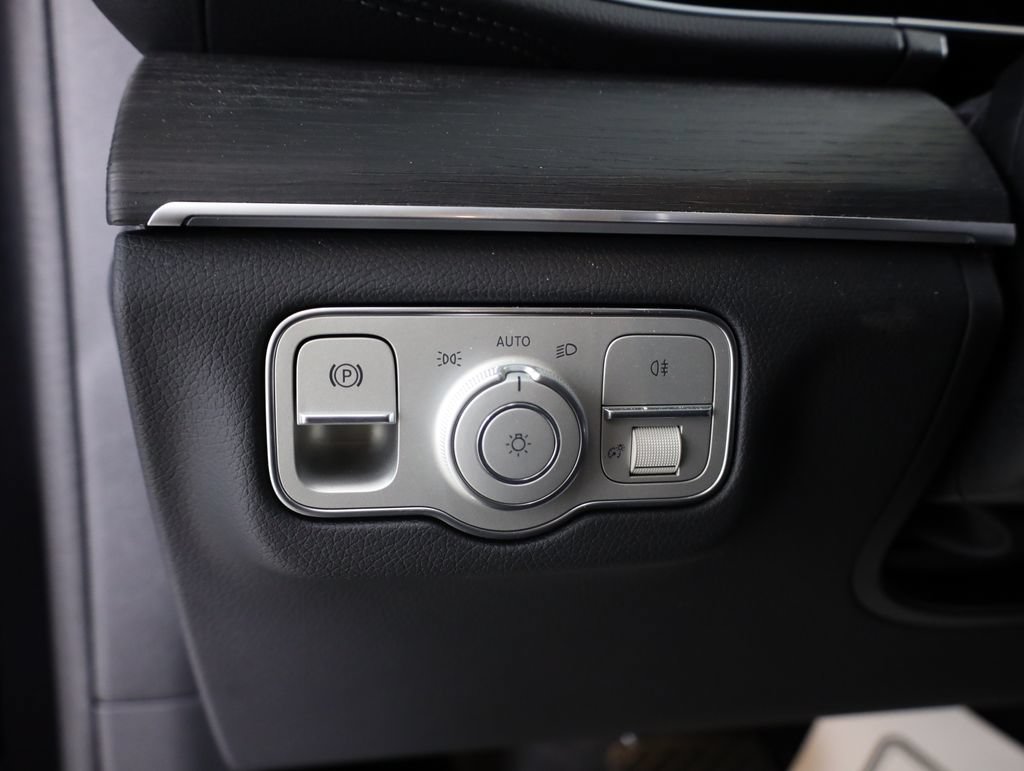 Used 2025 Mercedes-Benz GLE 450 4MATIC Coupe image 11