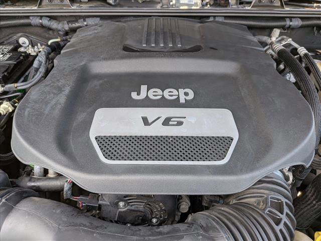 Used 2017 Jeep Wrangler Unlimited Sahara w/ Connectivity Group AWD/4WD image 23