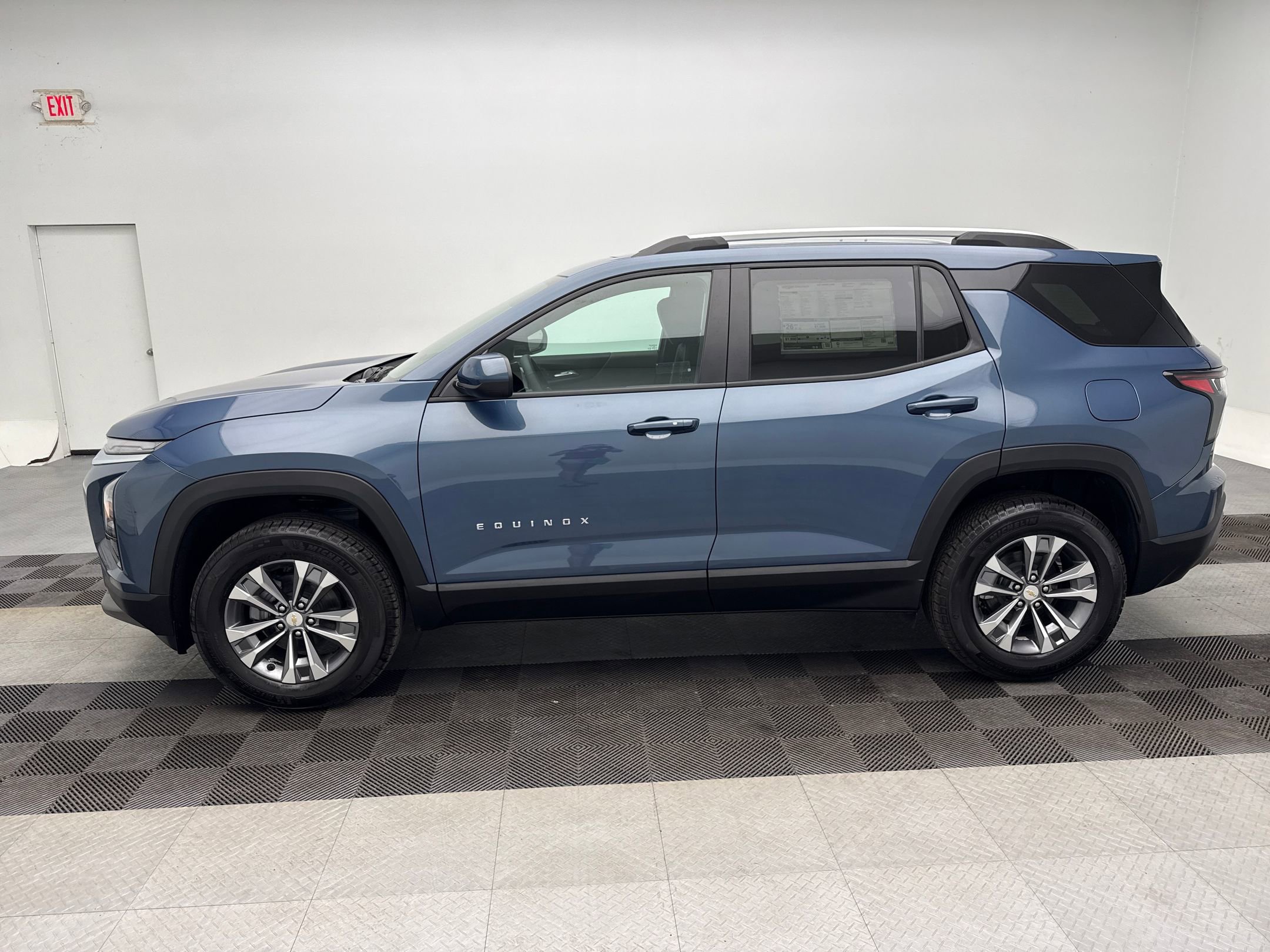 New 2026 Chevrolet Equinox LT w/ Convenience Package II image 2