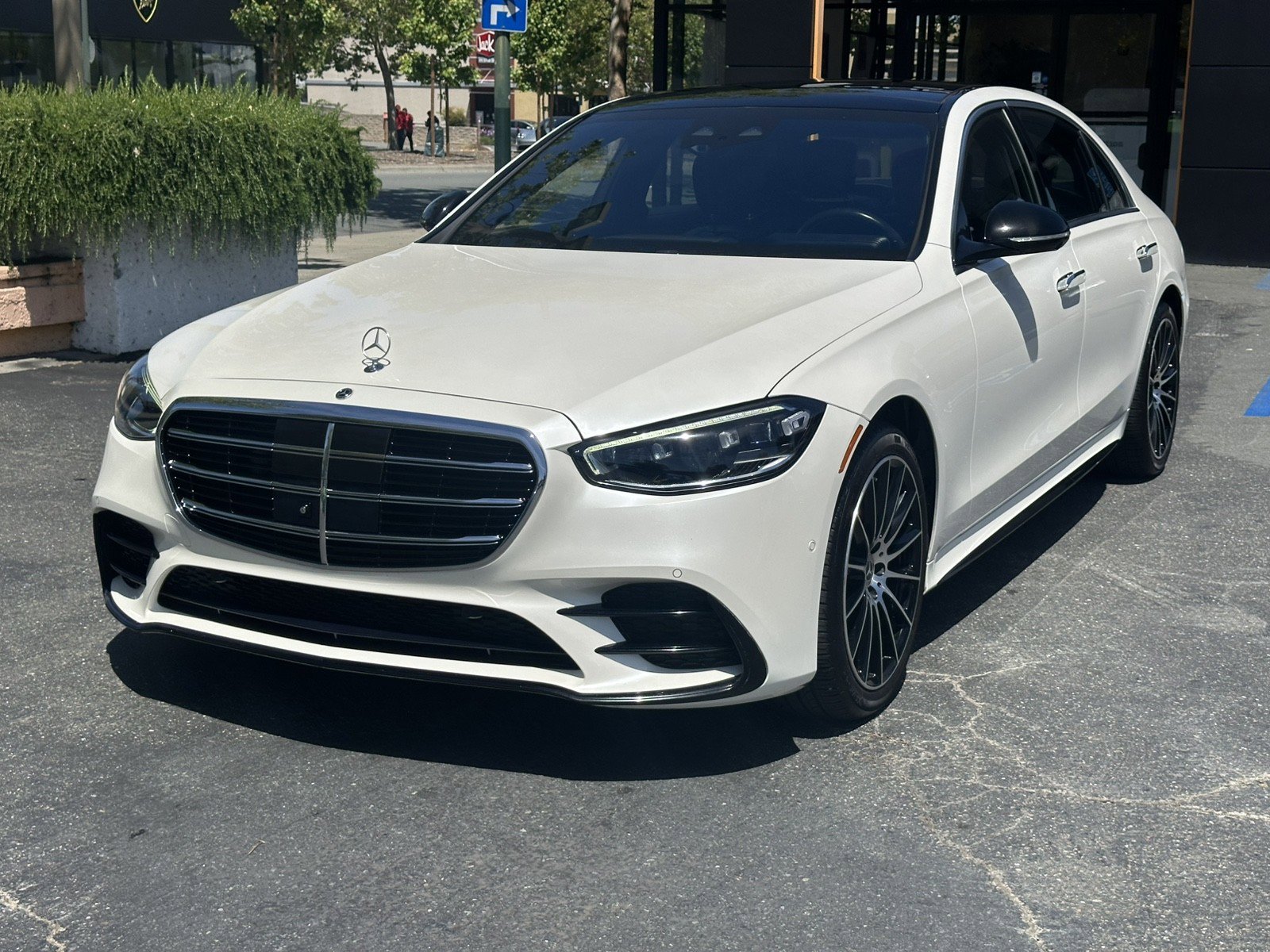 Used 2022 Mercedes-Benz S 580 4MATIC Sedan image 4