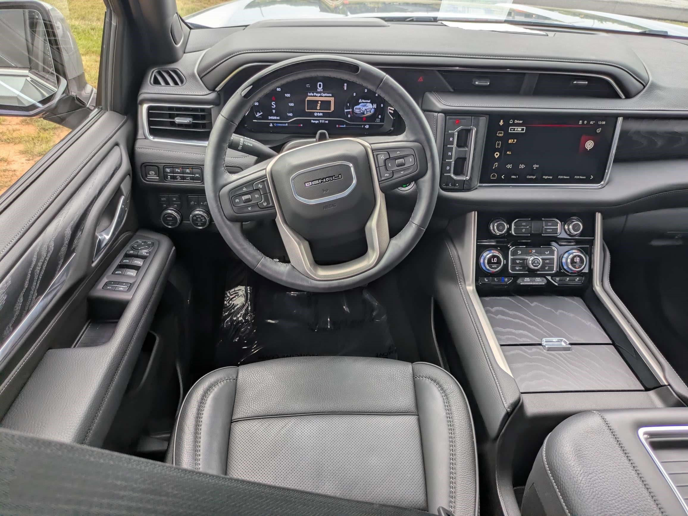 Used 2024 GMC Yukon Denali w/ Advanced Technology Package AWD/4WD image 23