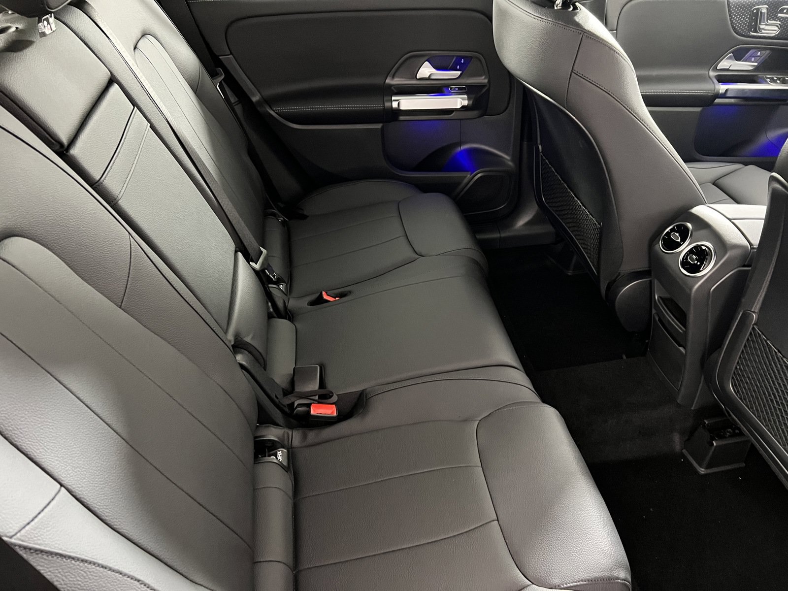 Used 2025 Mercedes-Benz GLB 250 image 24
