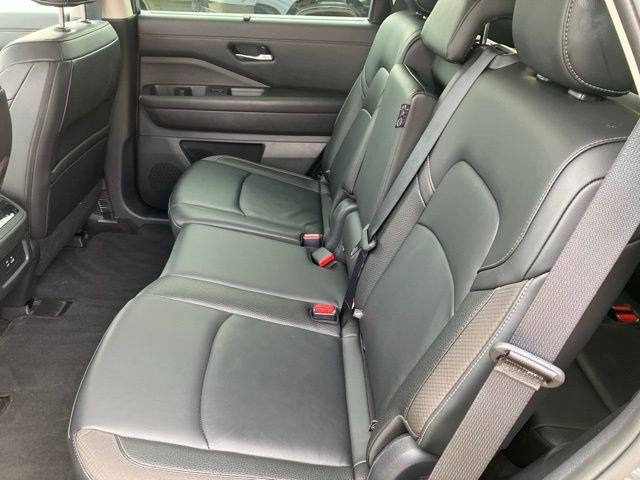 Used 2025 Nissan Pathfinder SL AWD/4WD image 24