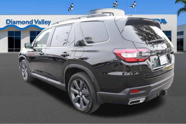 Used 2025 Honda Pilot Sport image 4