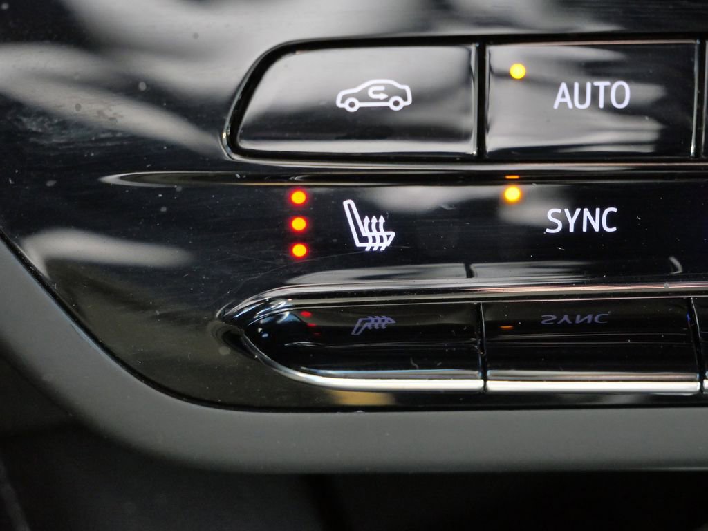 Used 2022 Buick Envision Essence w/ Technology Package I image 45