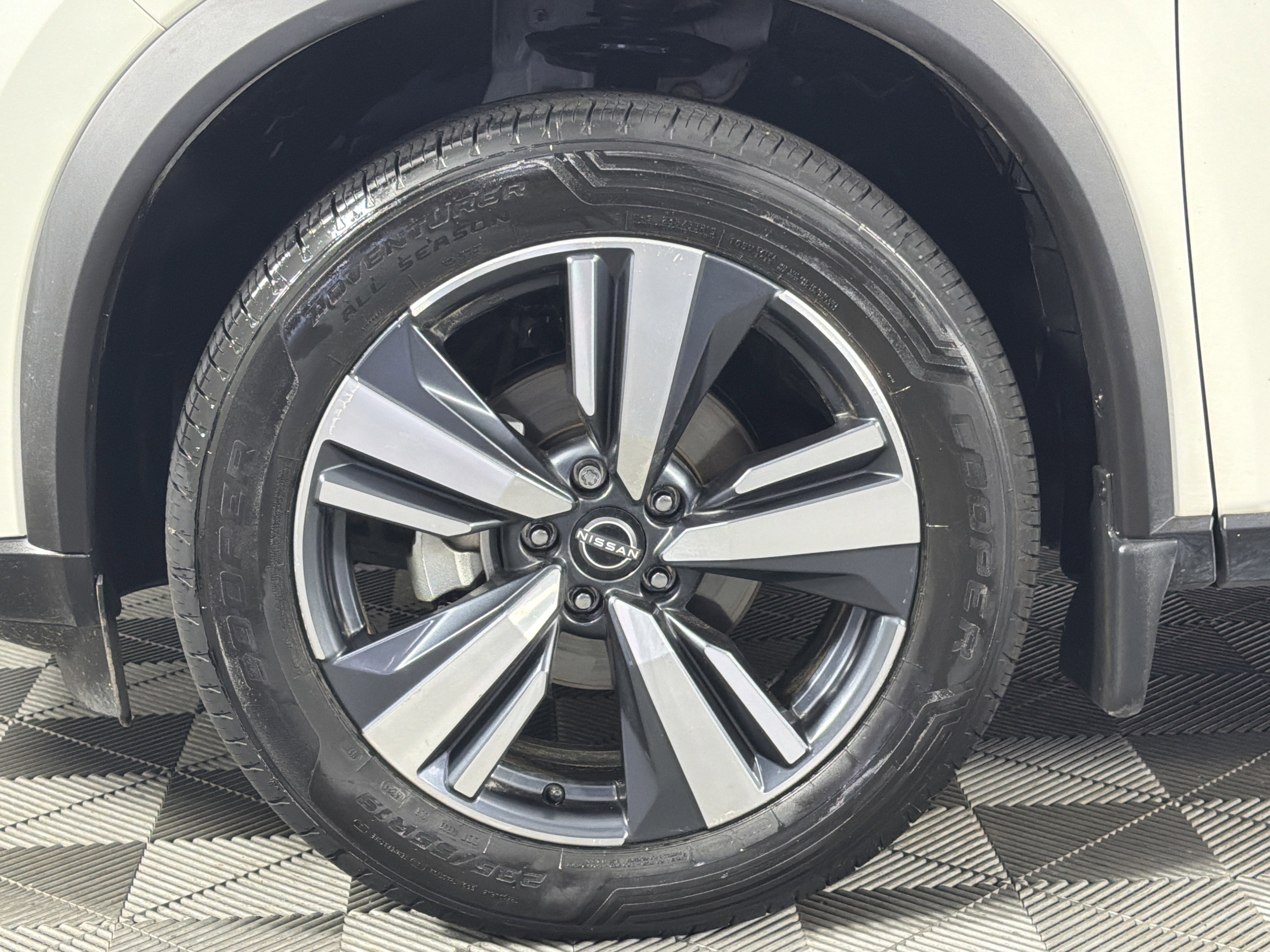 Used 2023 Nissan Rogue SL image 5