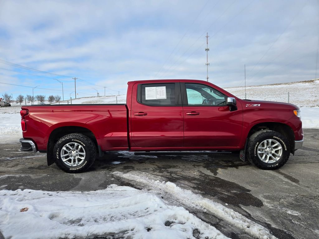 Used 2022 Chevrolet Silverado 1500 LT image 2