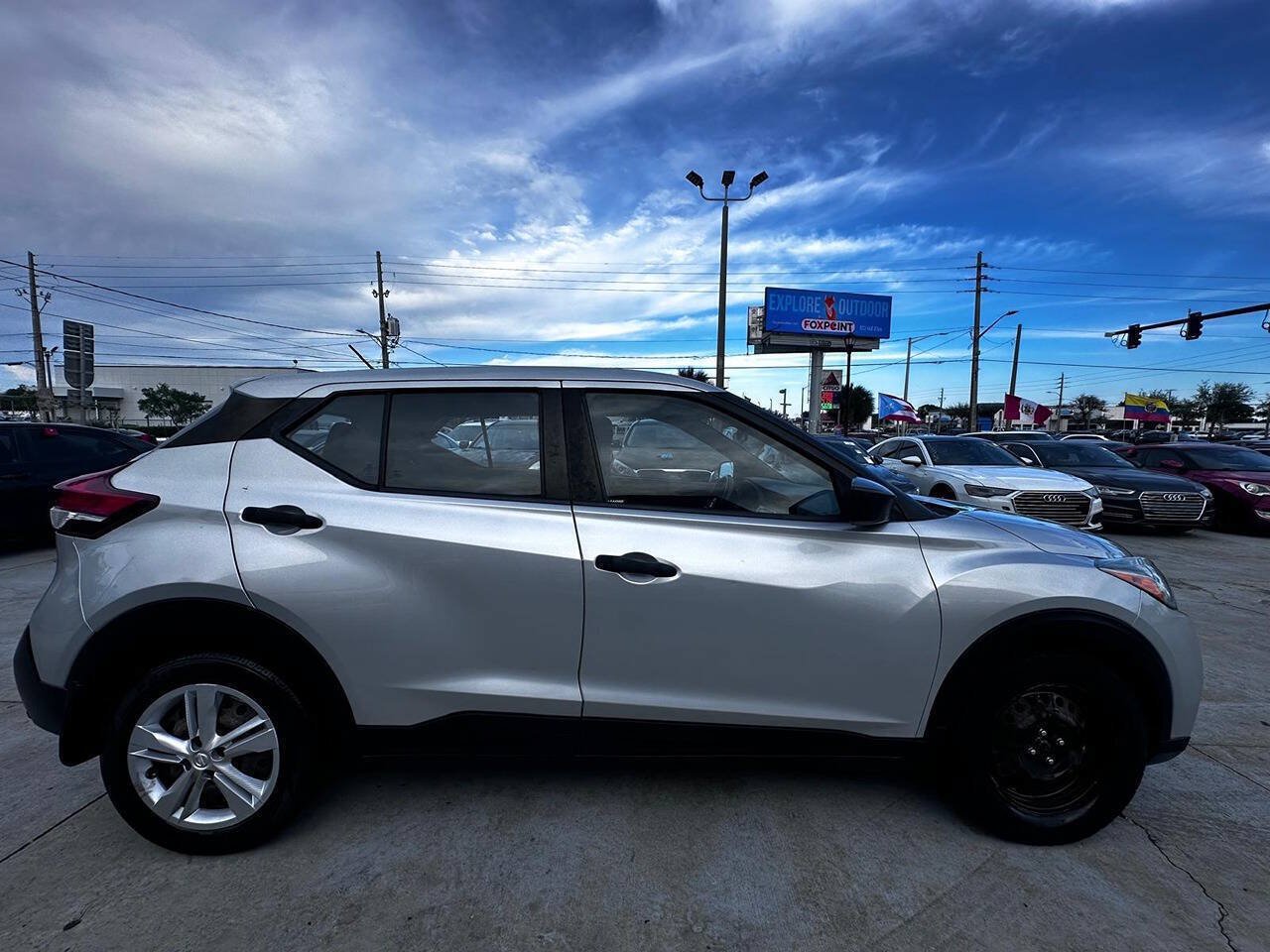 Used 2020 Nissan Kicks S FWD image 4