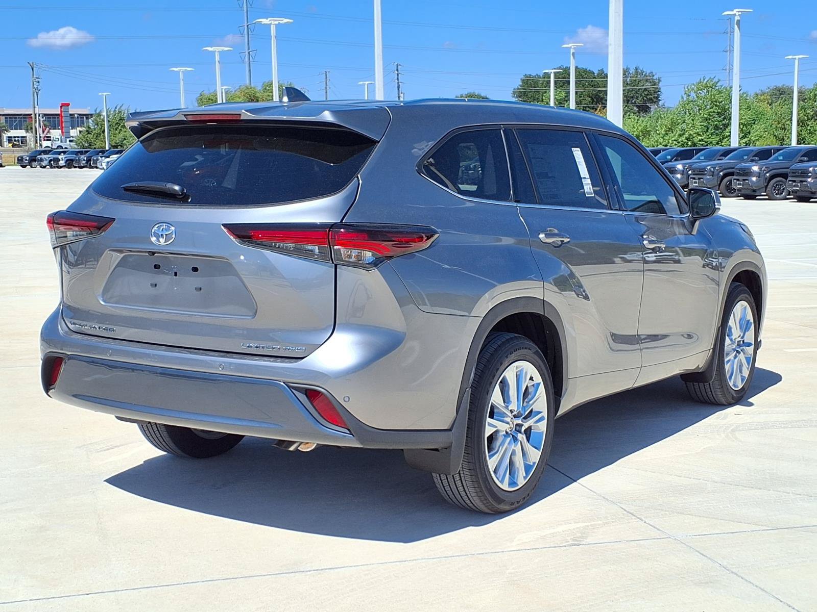 New 2026 Toyota Highlander Limited AWD/4WD image 9