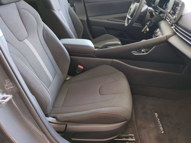 Certified 2026 Hyundai Elantra SE FWD image 18