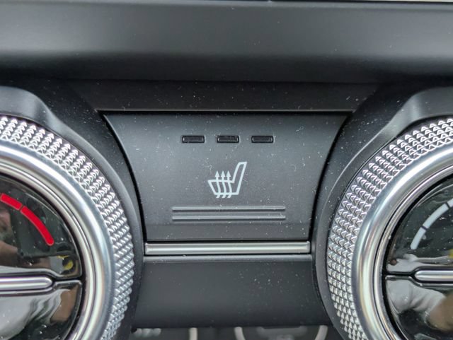 Used 2022 Genesis G70 2.0T w/ Prestige Package RWD image 33